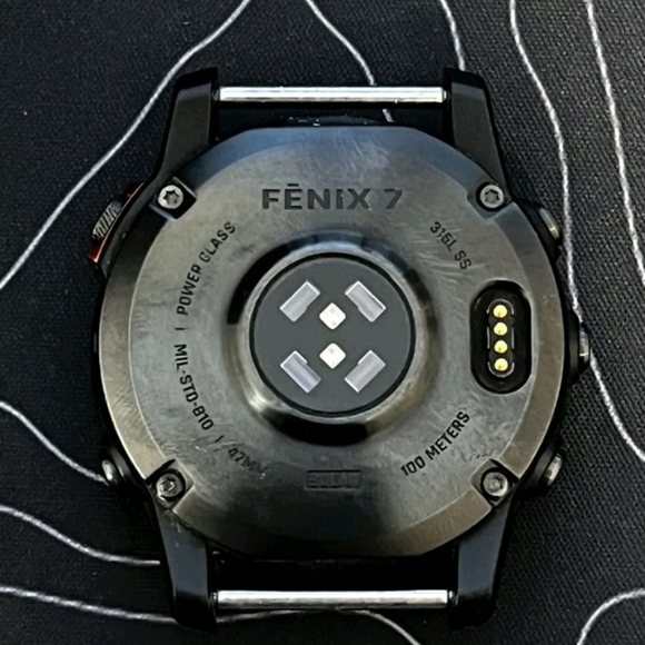 LIKE NEW! Watch is in excellent condition and only worn a handful of times. - Picture 4 of 5